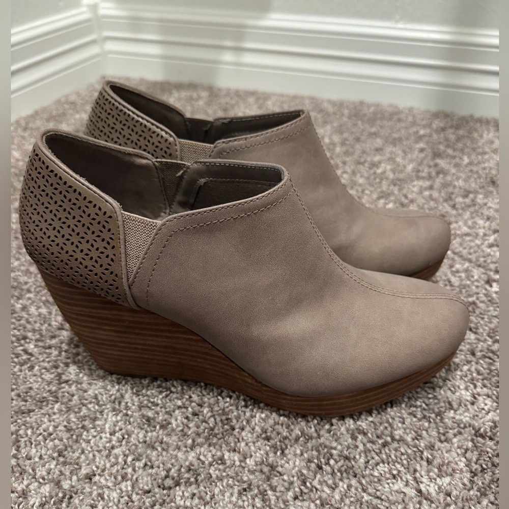Taupe Dr. Scholls Booties Sz 10